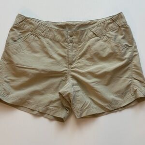 Columbia PFG Shorts Size L Beige Fishing Hiking Outdoors Camping 6" Inseam